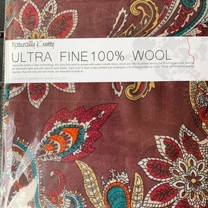 Ultra Fine Wool Scarf maroon color with green